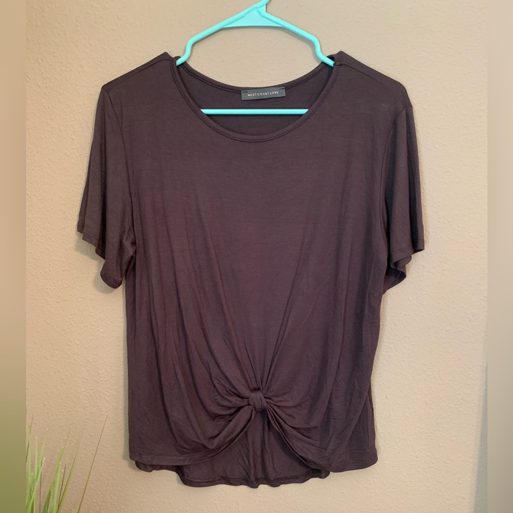 West Coast Love knot tie in front. Brown. Size S.